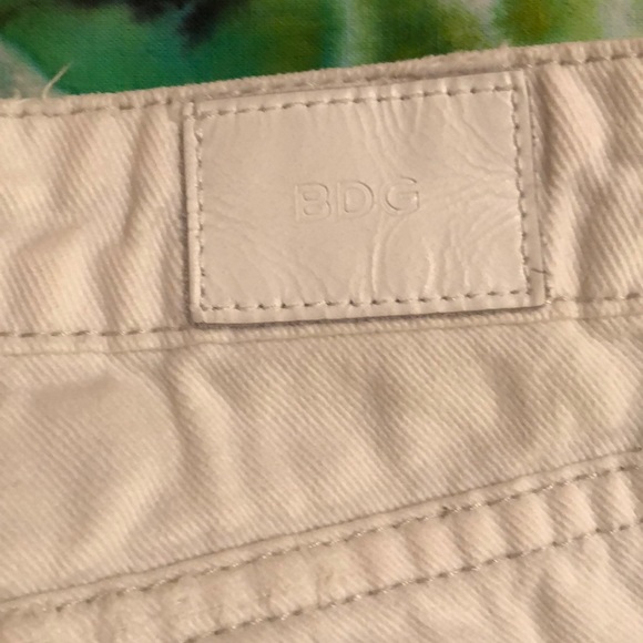 Urban Outfitters BDG white denim short shorts - Picture 4 of 7